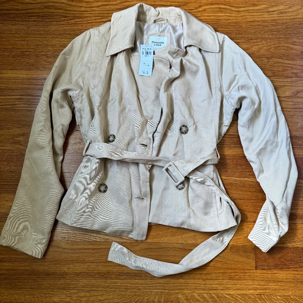 NWT Women Beige Abercombie and Finch Cropped Trench Coat (Medium)
